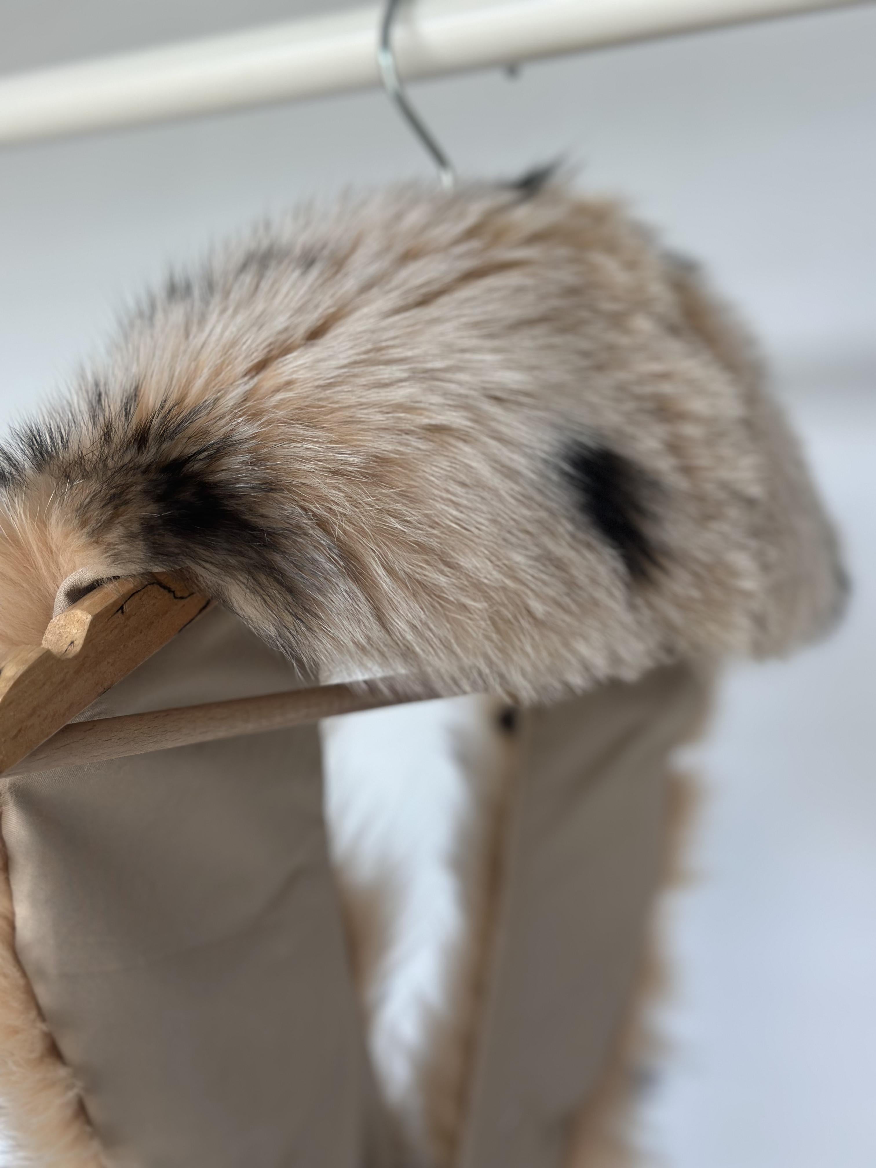 Beige Fox Fur Collar With Spotted Pattern