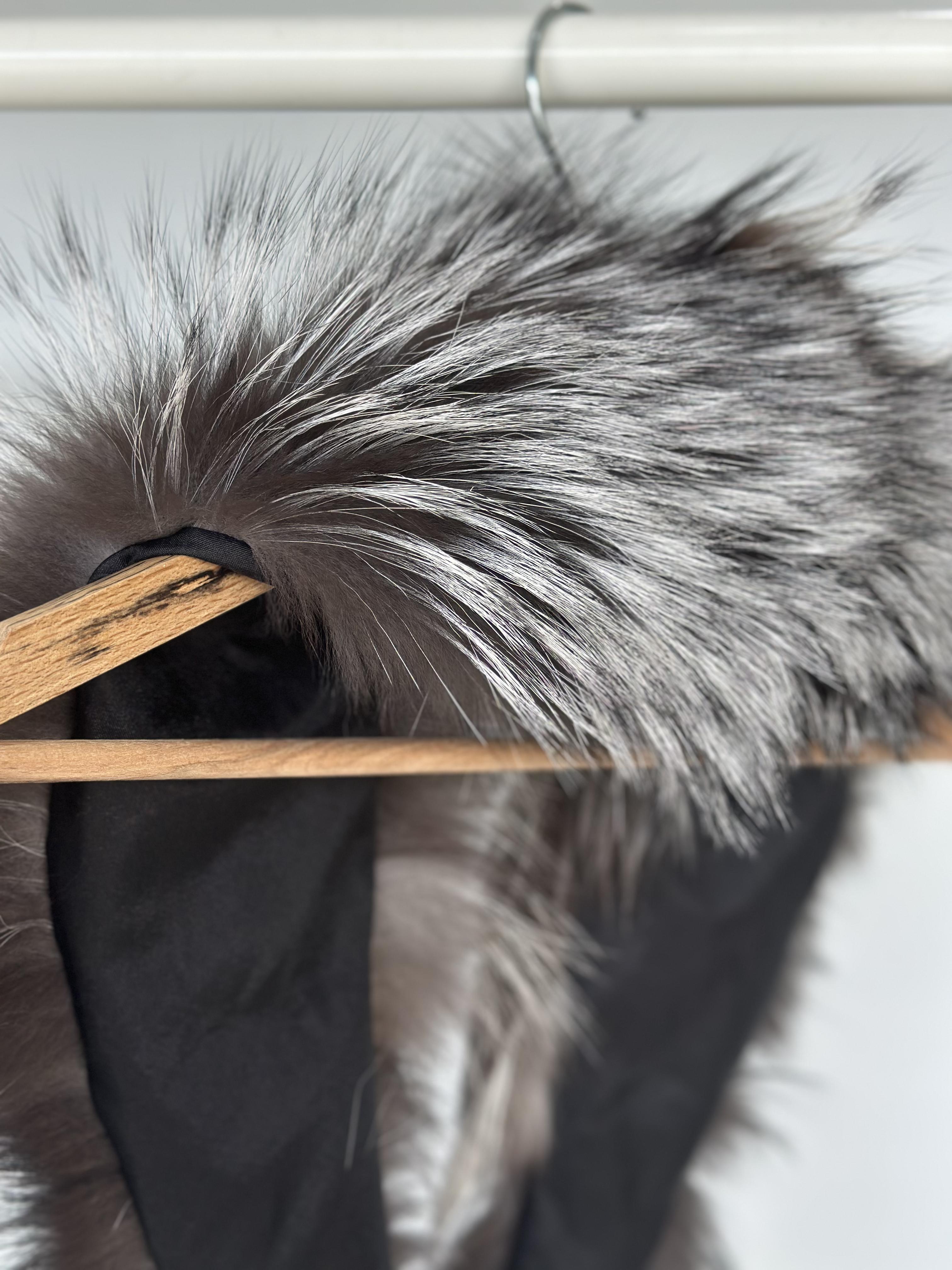 Large Brown to Grey Raccoon Fur Collar
